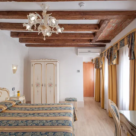 Отель Il Mercante Di 3*