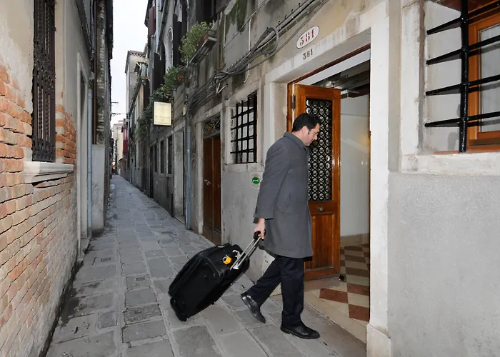 Il Mercante Di מלון