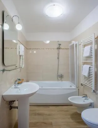 Il Mercante Di מלון