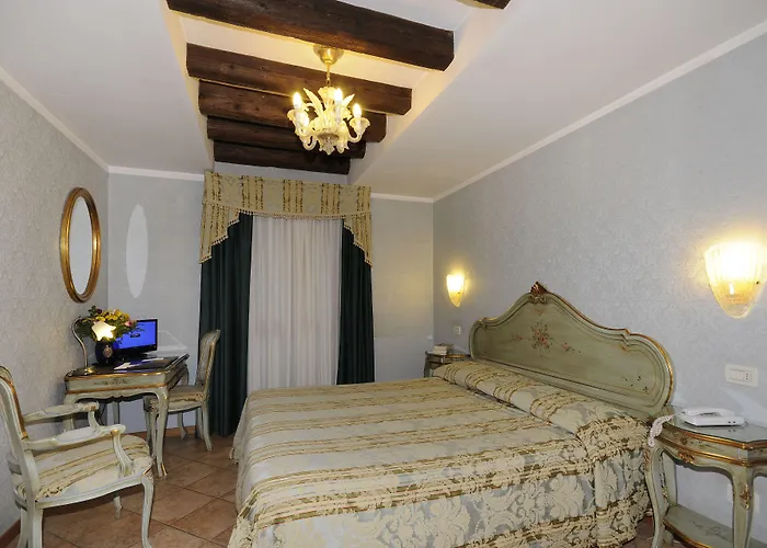 Il Mercante Di מלון 3*