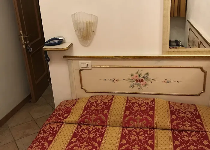 Il Mercante Di מלון