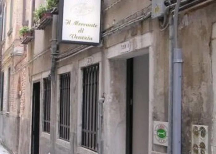 Отель Il Mercante Di 3*
